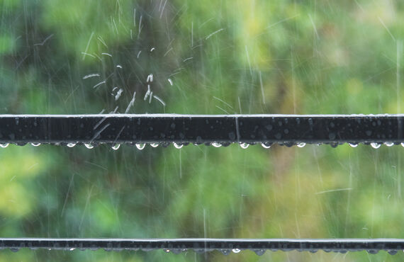 あま市の外壁塗装業者・アップスタート株式会社は劣化による雨漏れにも適切な対応を提案します